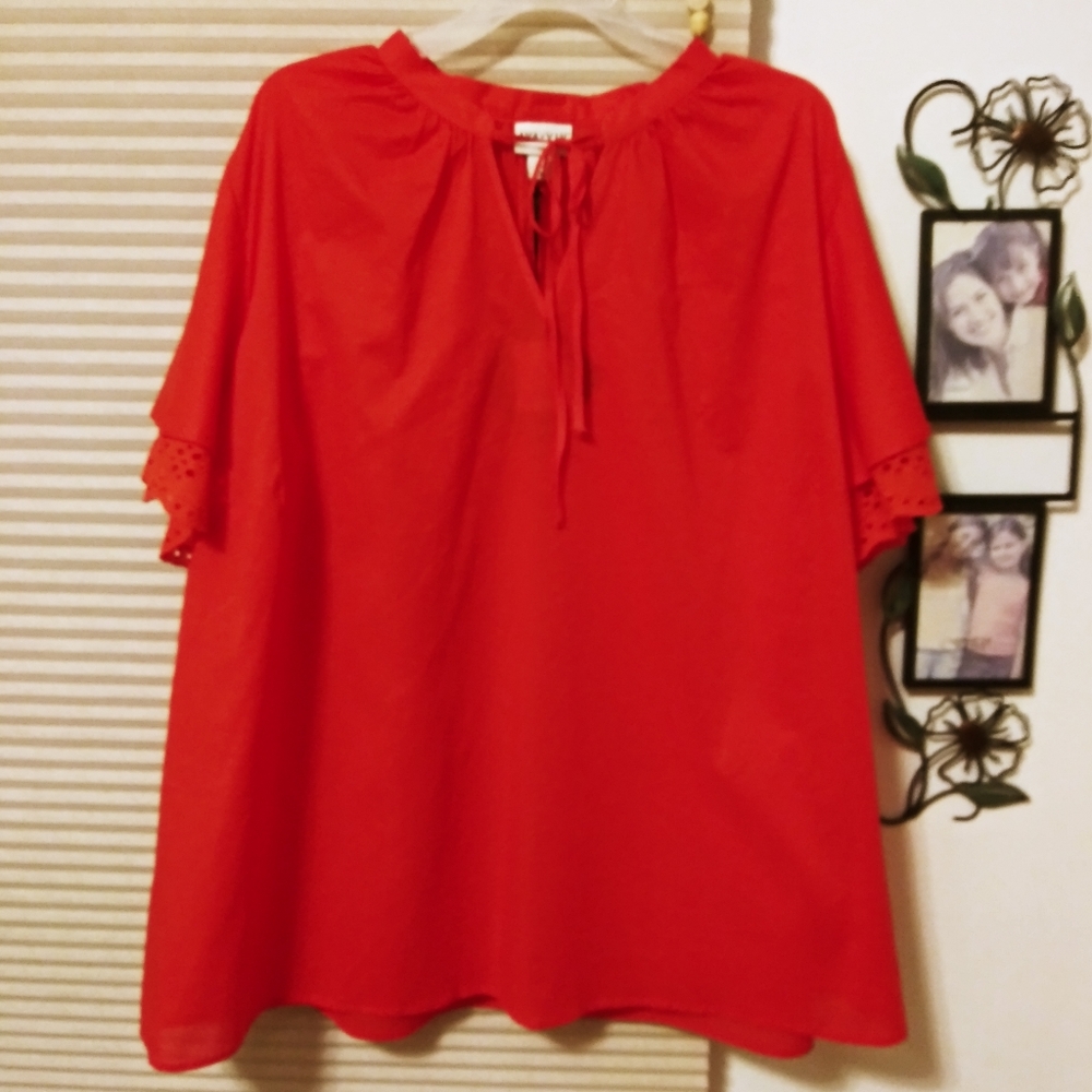 Women's plus size short sleeve shirt